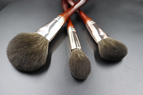 M904 Gray Gradient Hair Xiaoman Waist Maroon Handle Makeup Brush Set