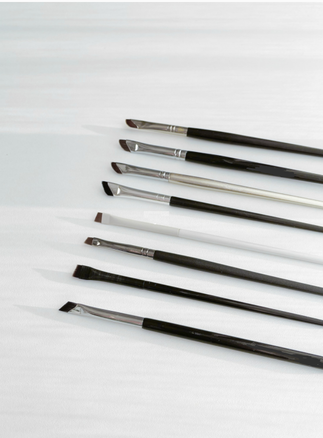 The hot scythe brush of the year, the eye detail brush that is better than the blade brush