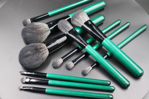 M1103 Gray Gradient Hair Black Green Handle without PS