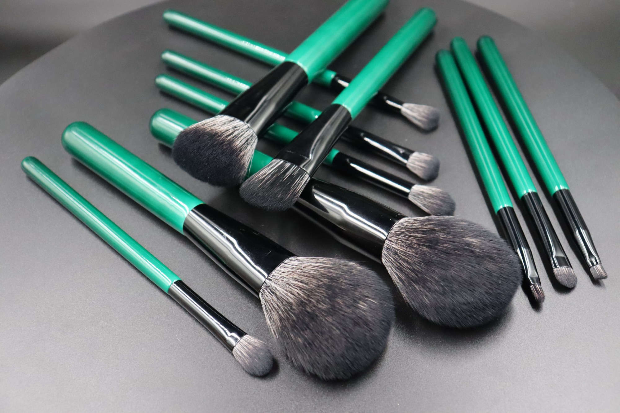 M1103 Gray Gradient Hair Black Green Handle without PS