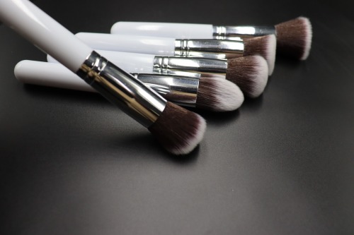 MEIKCO makeup brush set premium synthetic powder foundation contour blush concealer eye shadow blending liner make up brush kit white color