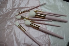 wholesale light pink makeup brush with white soft bristles