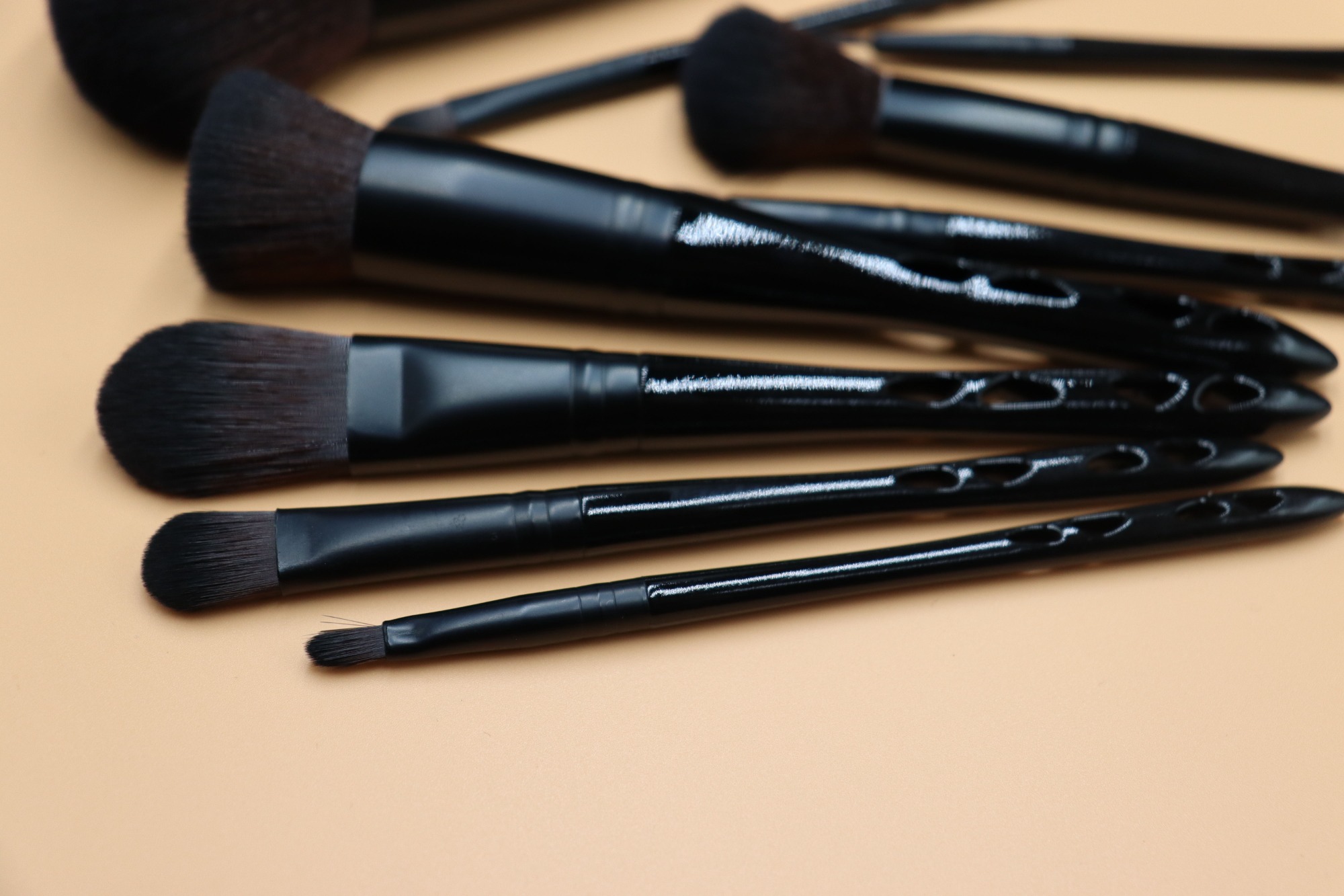 10Pcs Professional Vegan Wholesale Custom Logo Makeup Brush Manufacturer Luxury Label Black Makeup Brushes