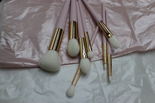 wholesale light pink makeup brush with white soft bristles