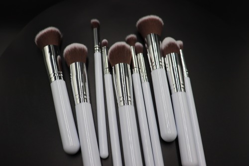 MEIKCO makeup brush set premium synthetic powder foundation contour blush concealer eye shadow blending liner make up brush kit white color