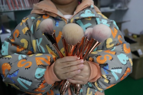 Flower-shaped rose gold drop-shaped handle makeup brush set 11 pcs can be used as ornaments