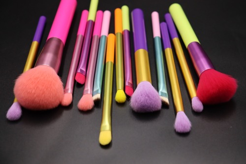 MEIKCO full color Makeup Brushes 14 Pcs Colourful Makeup Brush Set Synthetic Kabuki Foundation Blending Face Powder Blush Concealers Eyeshadow Rainbow Make Up Brush Set