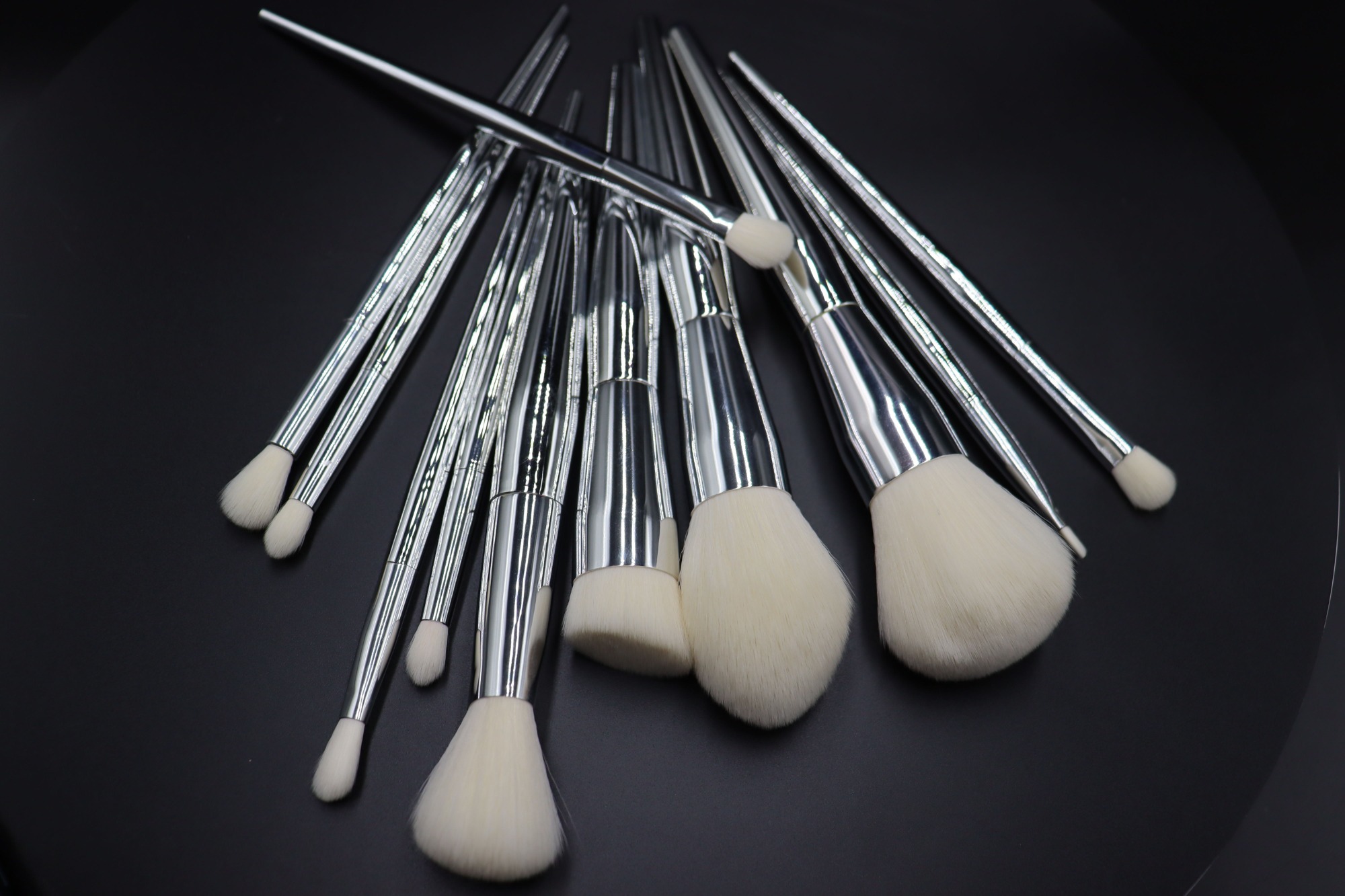 Factory latest design full body technology sense metal silver handle 11pcsmakeup brush set