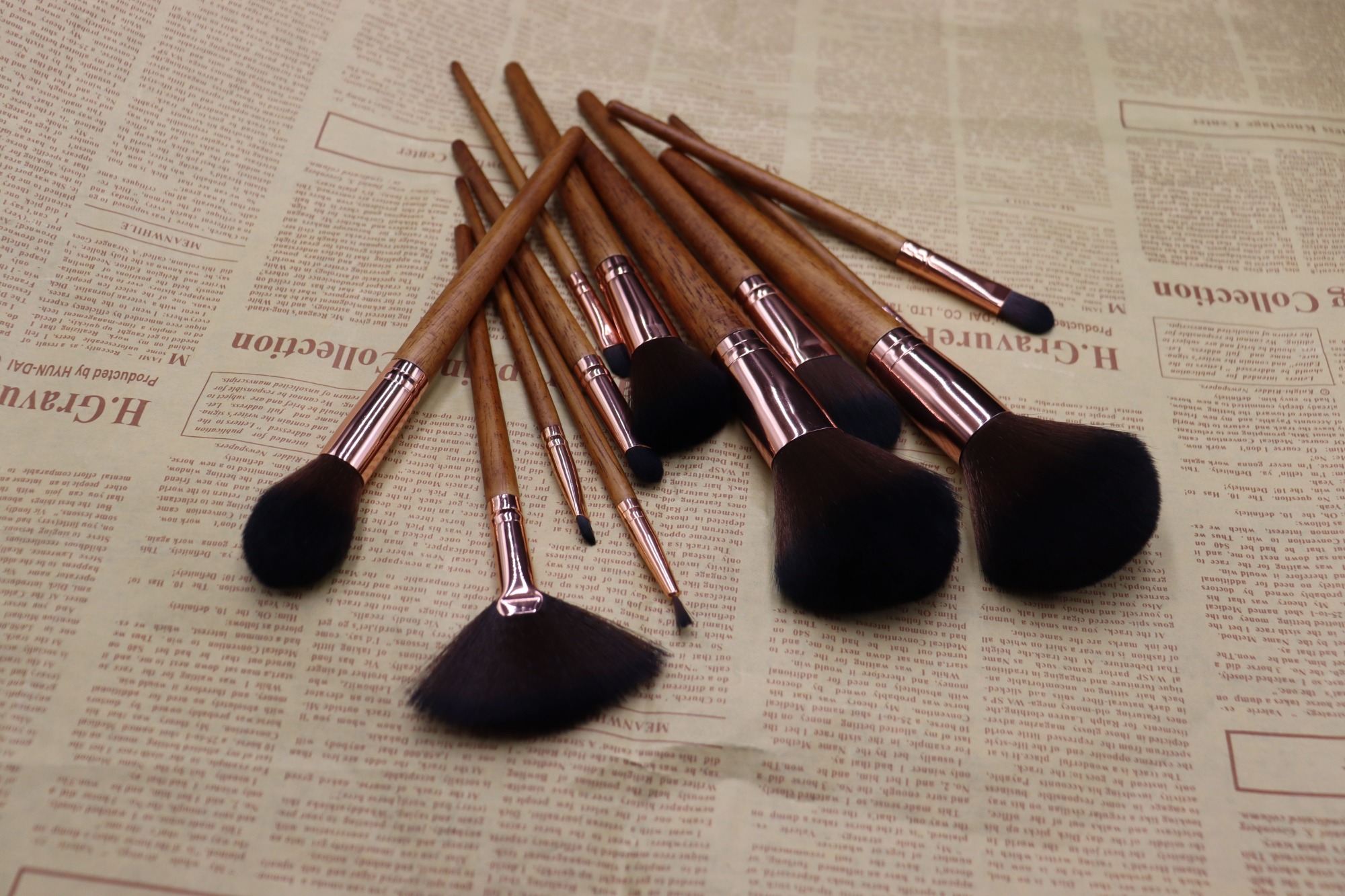 M1205 12pcs log style loose powder brush foundation brush fan-shaped highlight brush