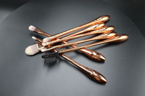 Flower-shaped rose gold drop-shaped handle makeup brush set 11 pcs can be used as ornaments