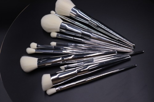 Factory latest design full body technology sense metal silver handle 11pcsmakeup brush set