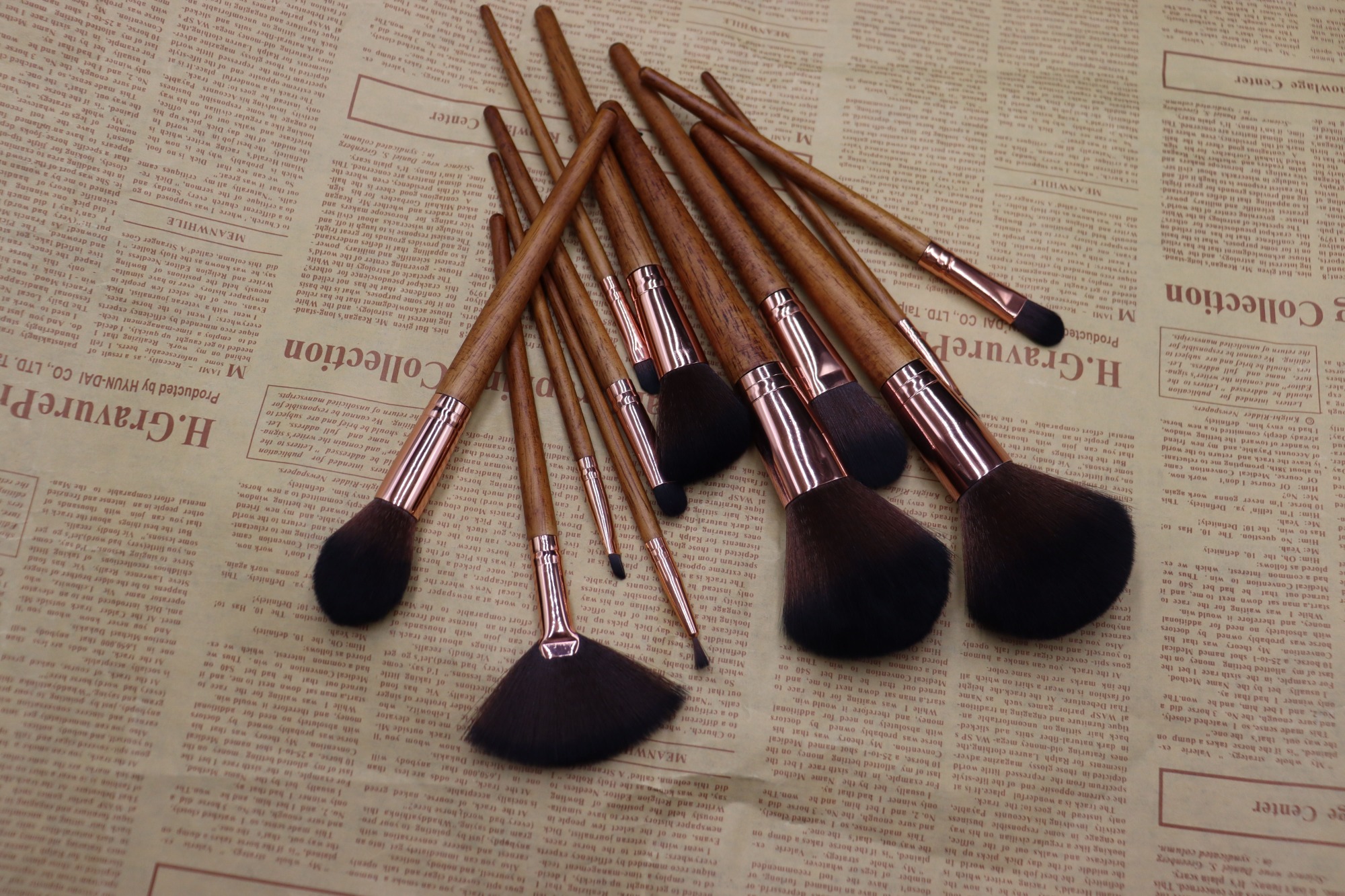 M1205 12pcs log style loose powder brush foundation brush fan-shaped highlight brush