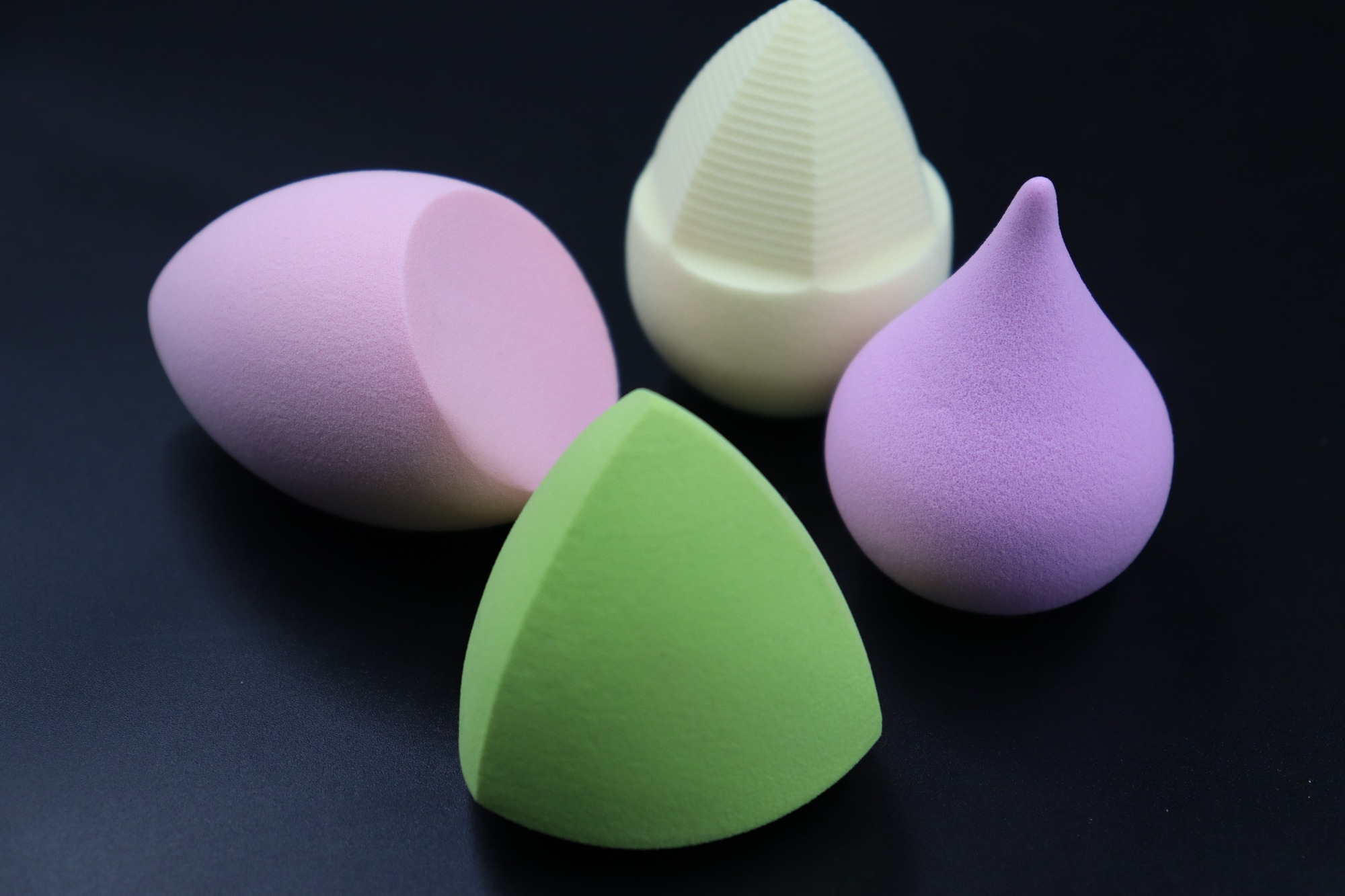 What types of materials are there for beauty sponges?