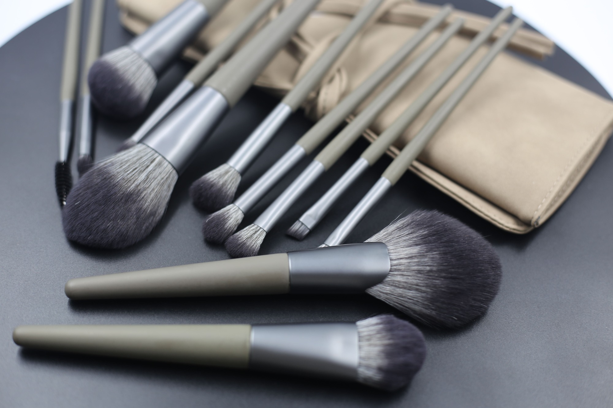 The origins of the makeup brush, and what about the business economics of modern makeup brushes