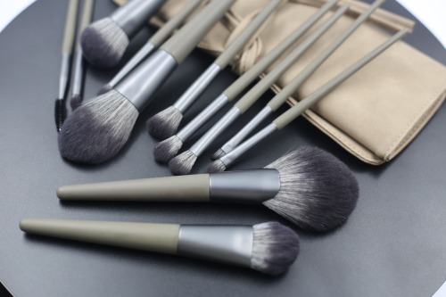 M1208 12 pcs of khaki makeup brushes can be packaged with different materials
