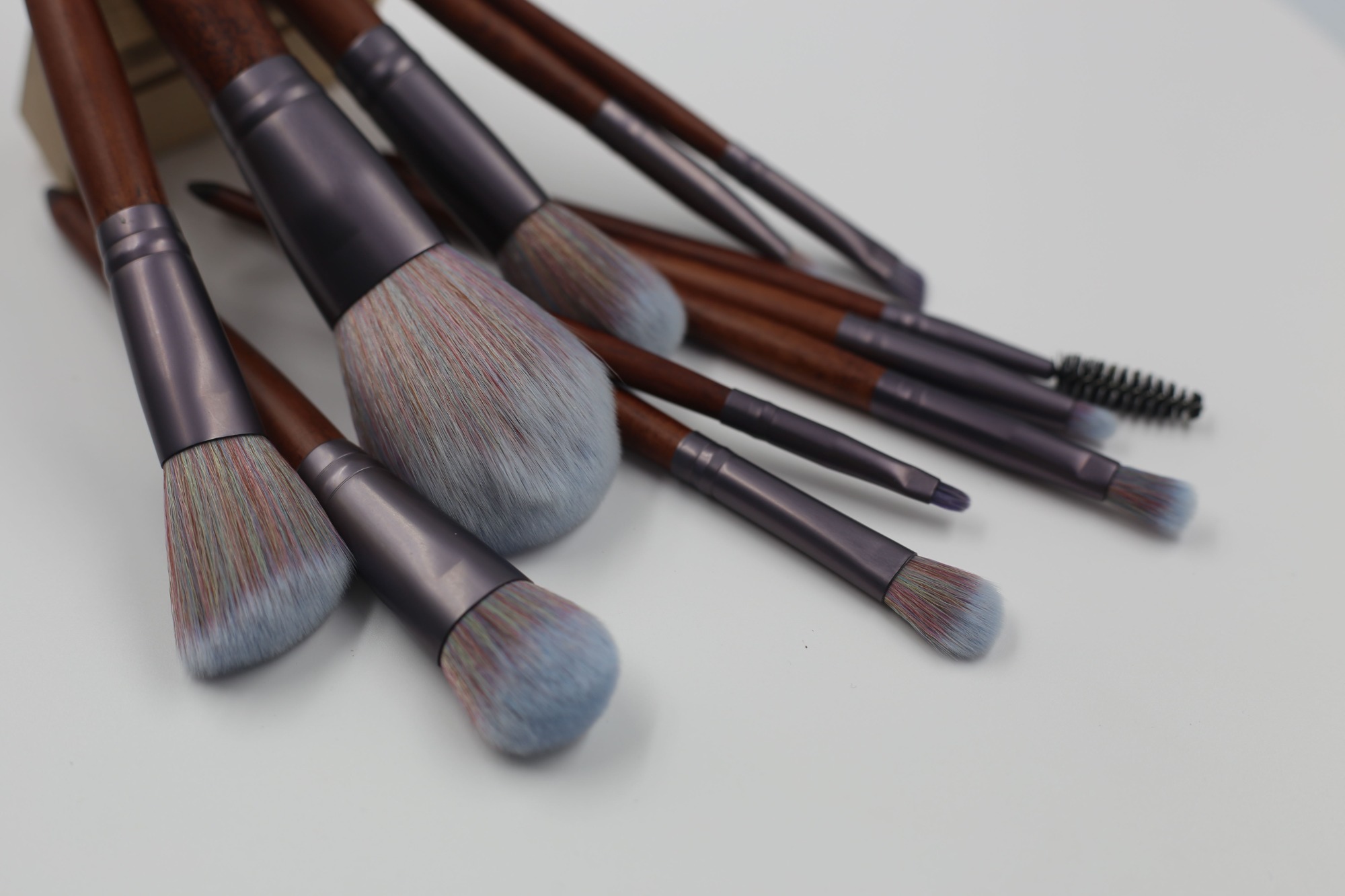 M1111 Rainbow Hair Silver Tube Dark Log Handle Feels Good Lightweight Makeup Brush Set
