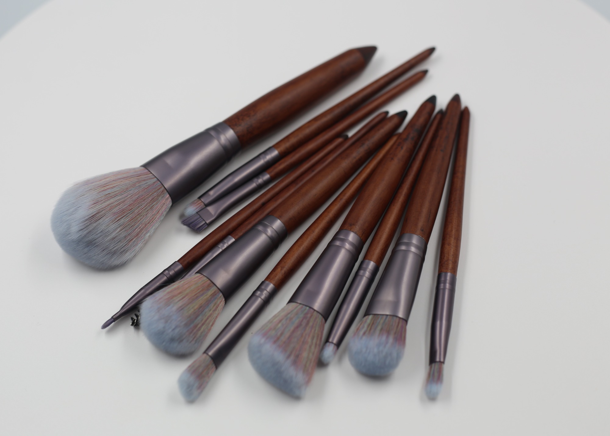 M1111 Rainbow Hair Silver Tube Dark Log Handle Feels Good Lightweight Makeup Brush Set