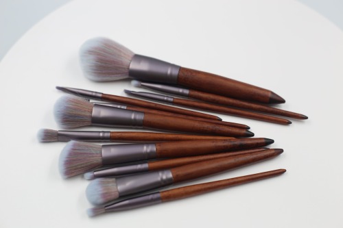 M1111 Rainbow Hair Silver Tube Dark Log Handle Feels Good Lightweight Makeup Brush Set