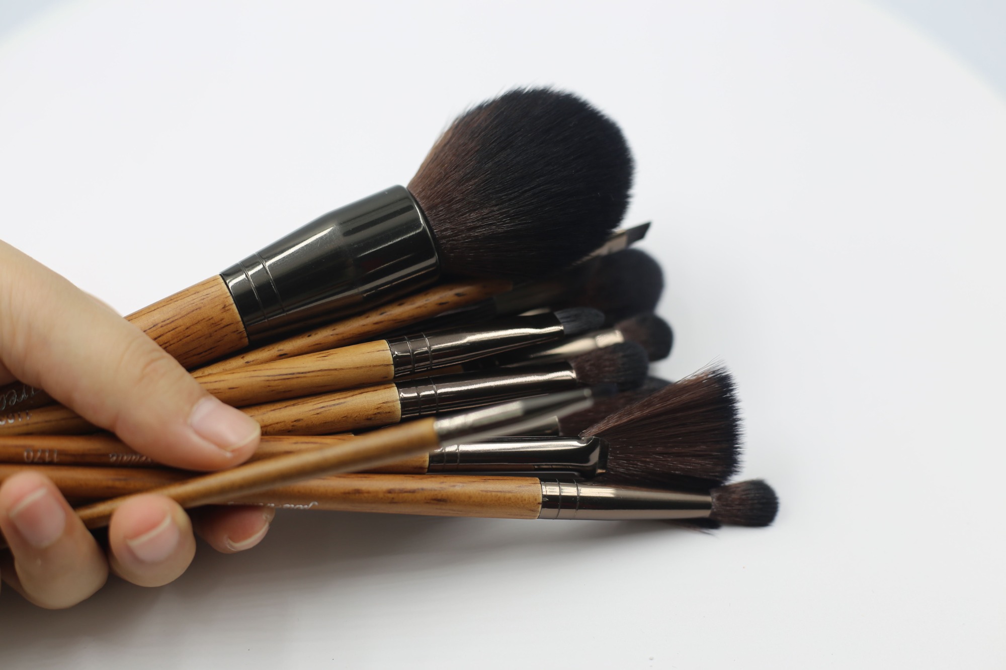 M1404 14 pcs of brown aluminum tube with bamboo handle