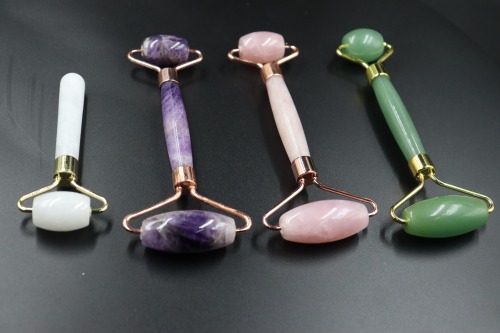 Firming facial skin jade roller face-lifting instrument