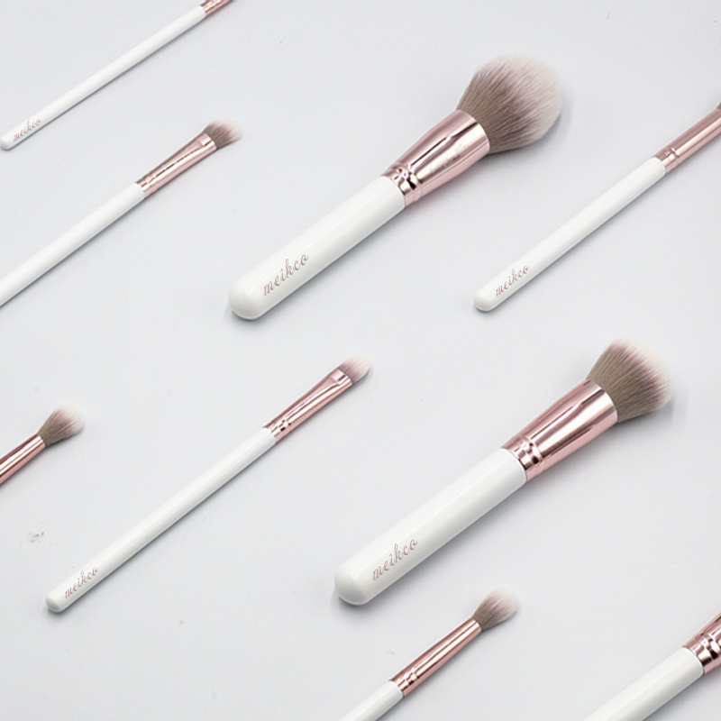 Problems with the use of makeup brushes, careless cleaning will damage your skin