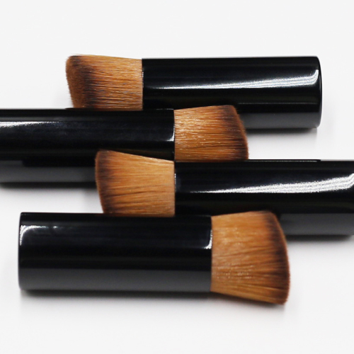 Portable mini foundation brush with opp packaging can be customized ogo