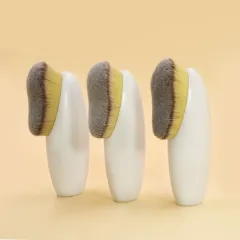 High quality Skin Friendly curved Tight bristles Black White handle Easy to Carry Body Brush Tanning Brush Free sample