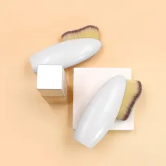 High quality Skin Friendly curved Tight bristles Black White handle Easy to Carry Body Brush Tanning Brush Free sample