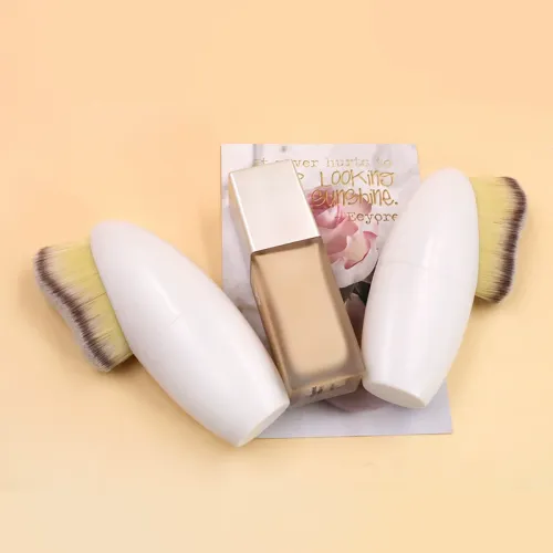 High quality Skin Friendly curved Tight bristles Black White handle Easy to Carry Body Brush Tanning Brush Free sample