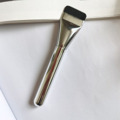 New ultra-thin foundation brush comes with protective case