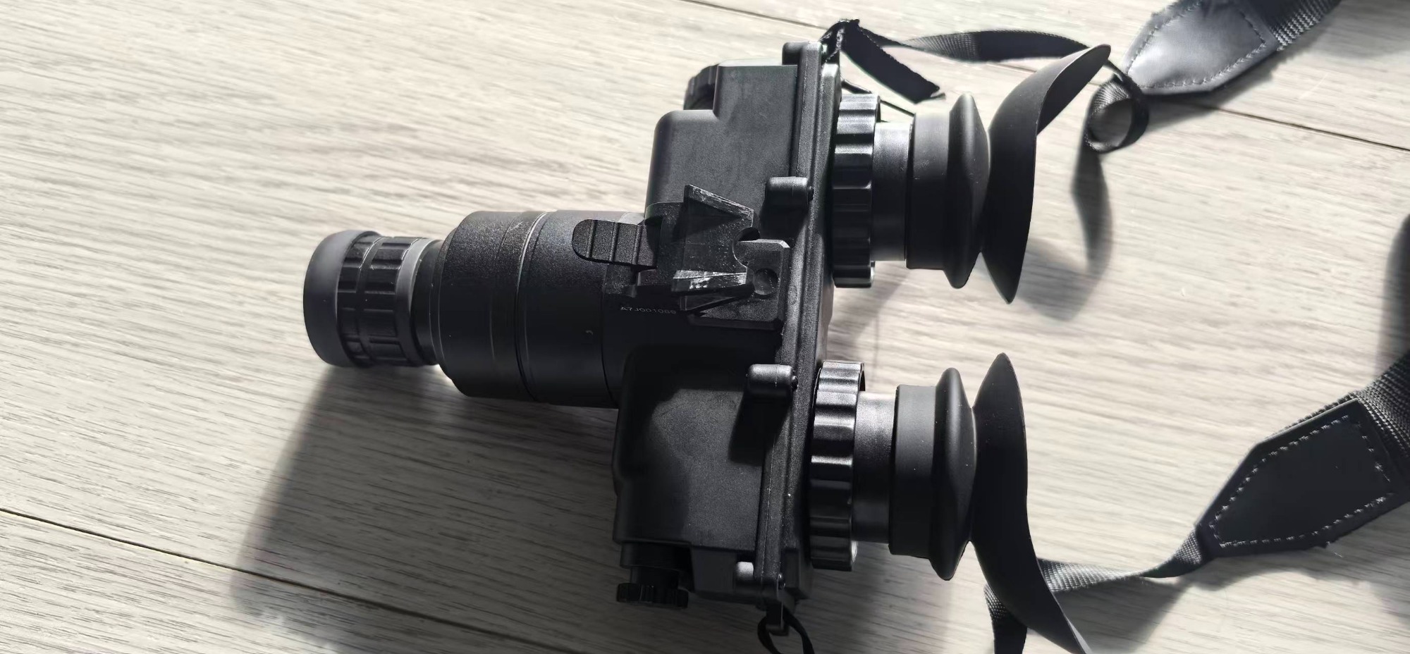 New head-mounted night vision scope