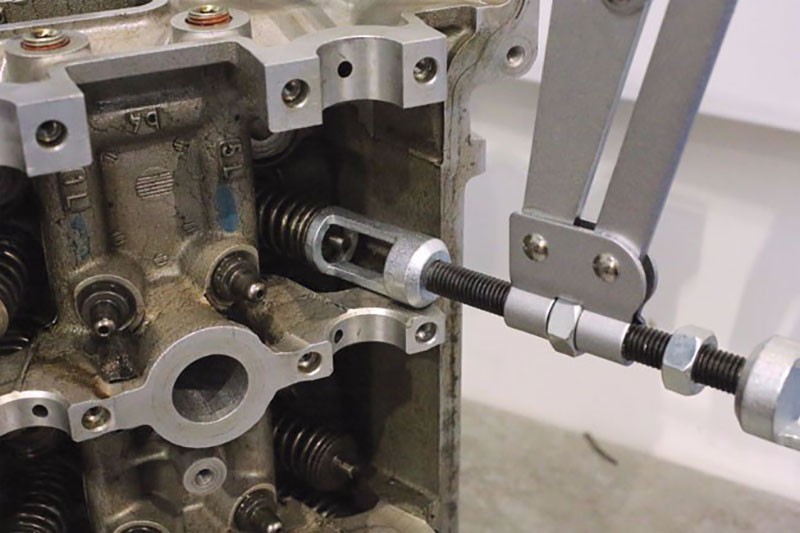 Auxiliary Stretch Belt Removal Tool