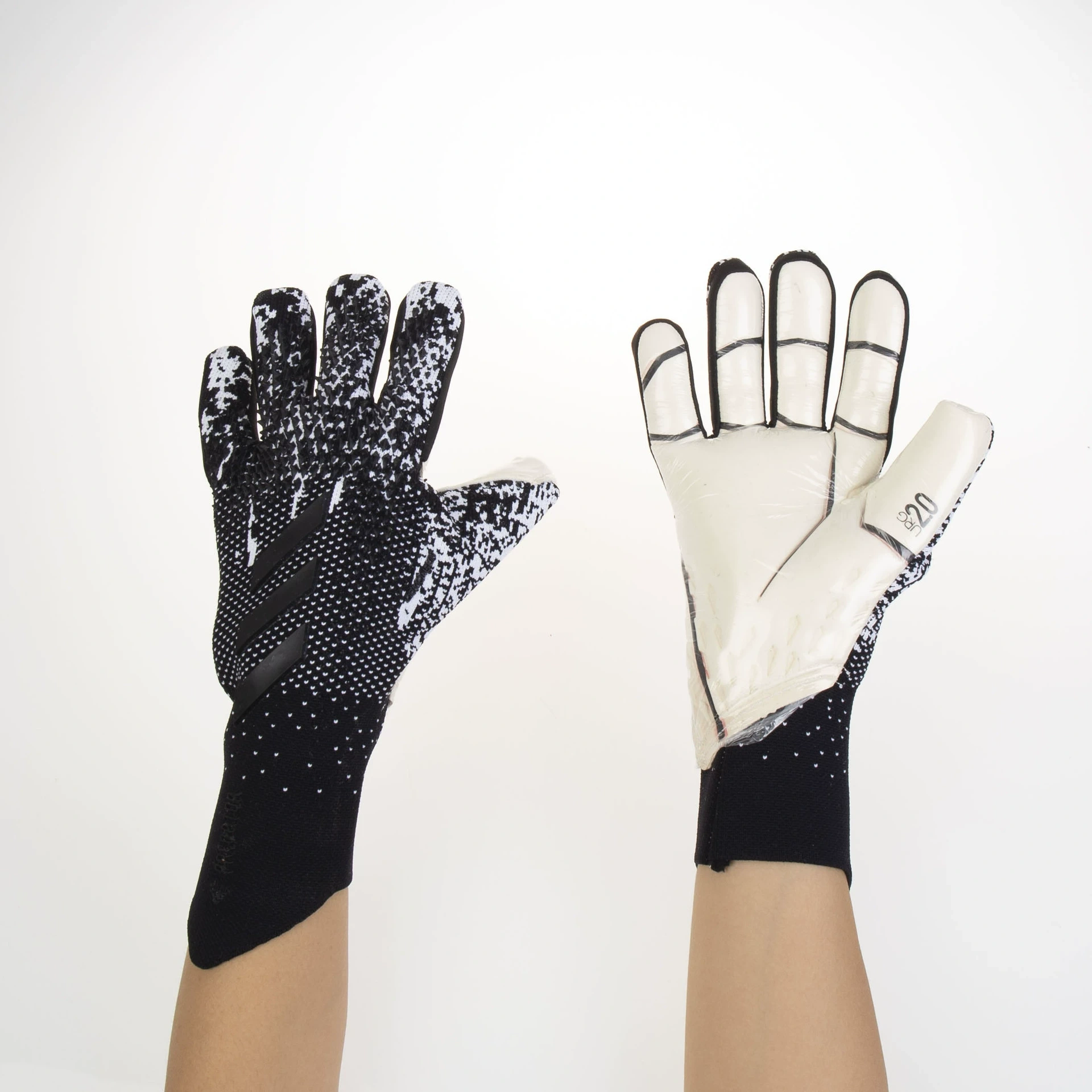 Football goalkeeper gloves, latex anti slip and wear-resistant training gloves, adult and child finger protection gloves, goalkeeper gloves
