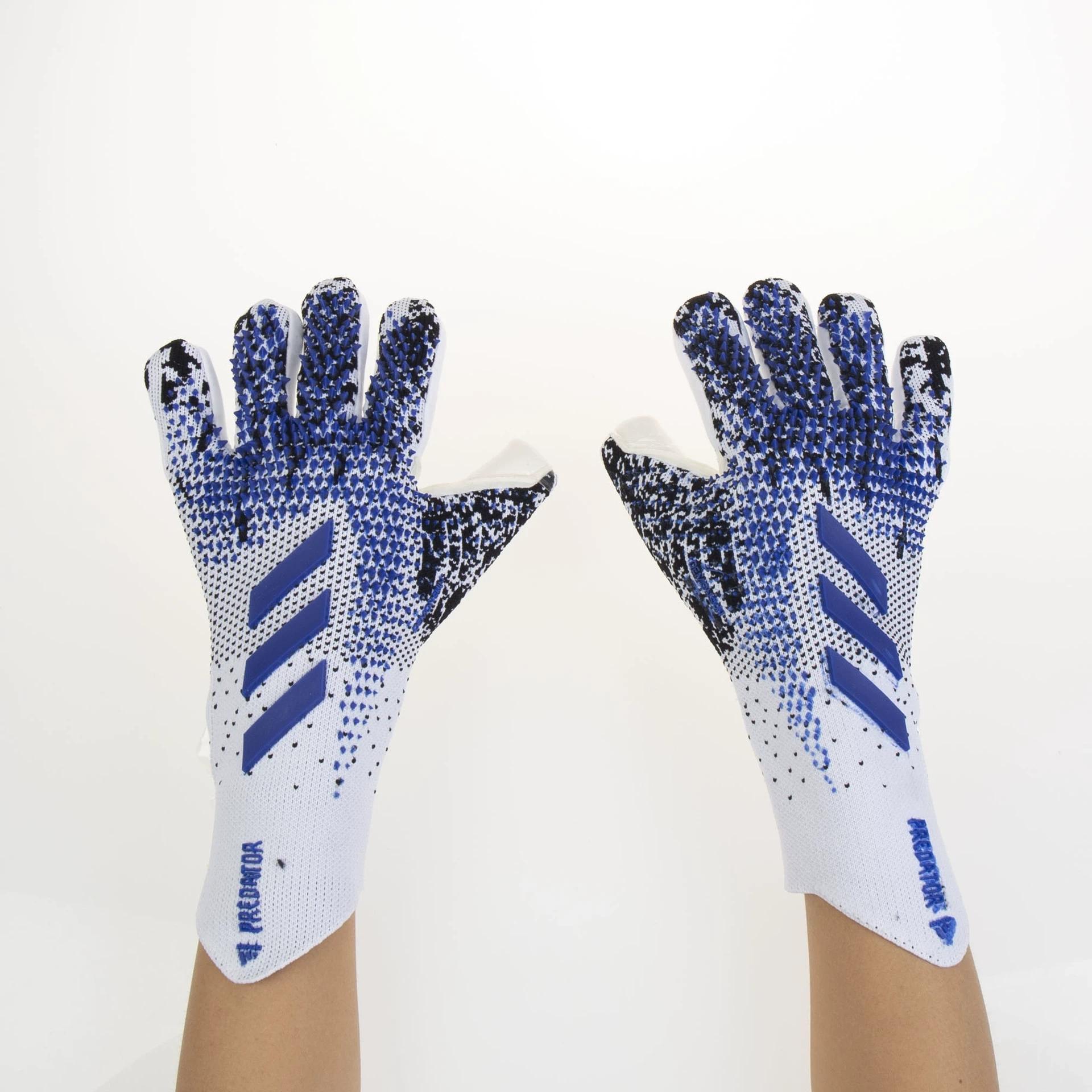 Football goalkeeper gloves, latex anti slip and wear-resistant training gloves, adult and child finger protection gloves, goalkeeper gloves