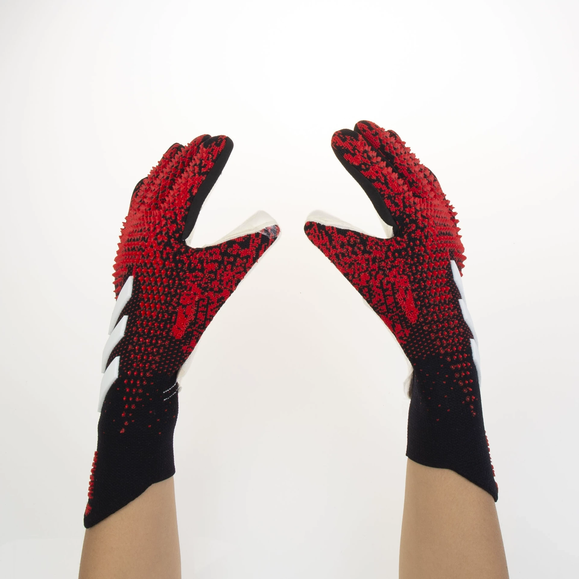 Football goalkeeper gloves, latex anti slip and wear-resistant training gloves, adult and child finger protection gloves, goalkeeper gloves