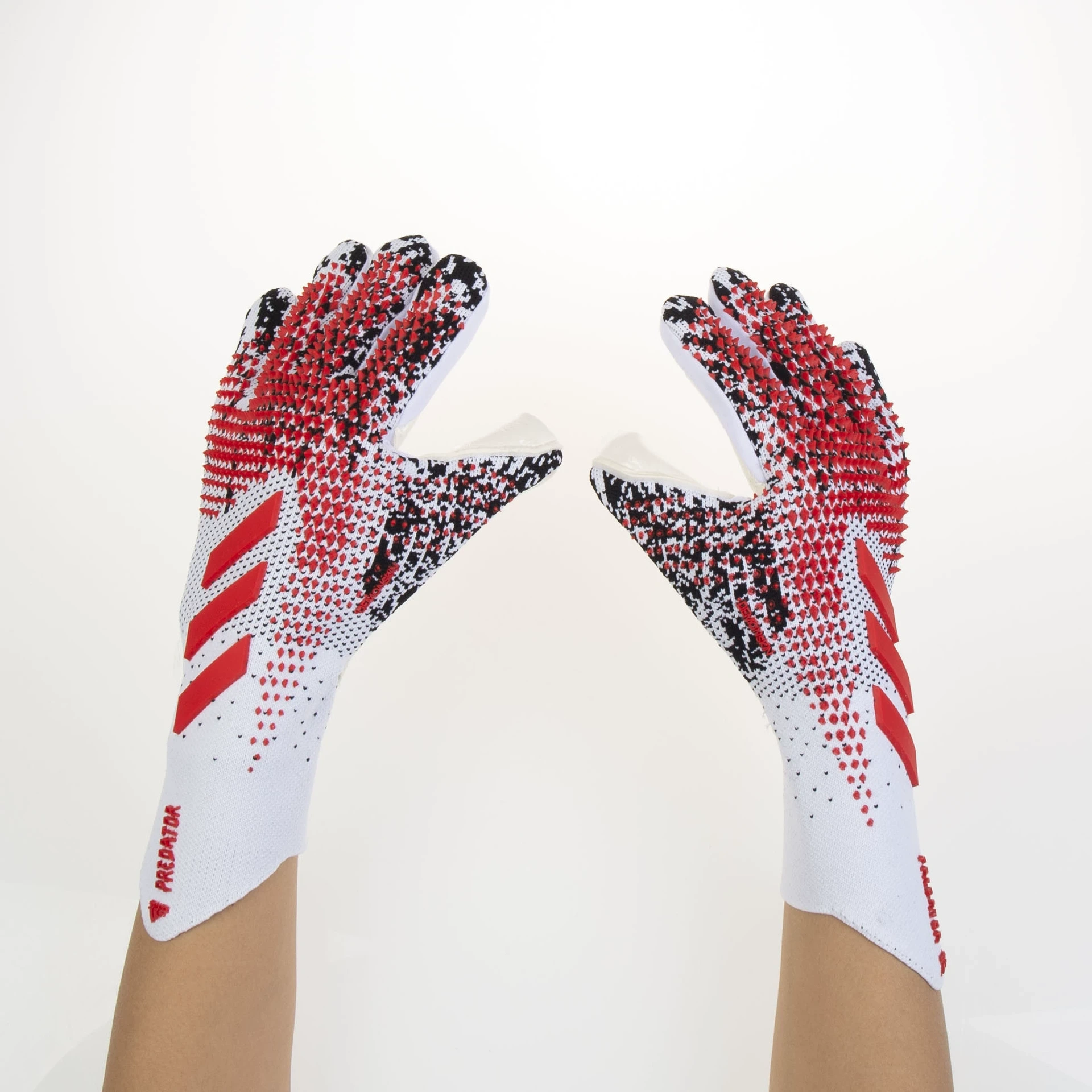 Football goalkeeper gloves, latex anti slip and wear-resistant training gloves, adult and child finger protection gloves, goalkeeper gloves