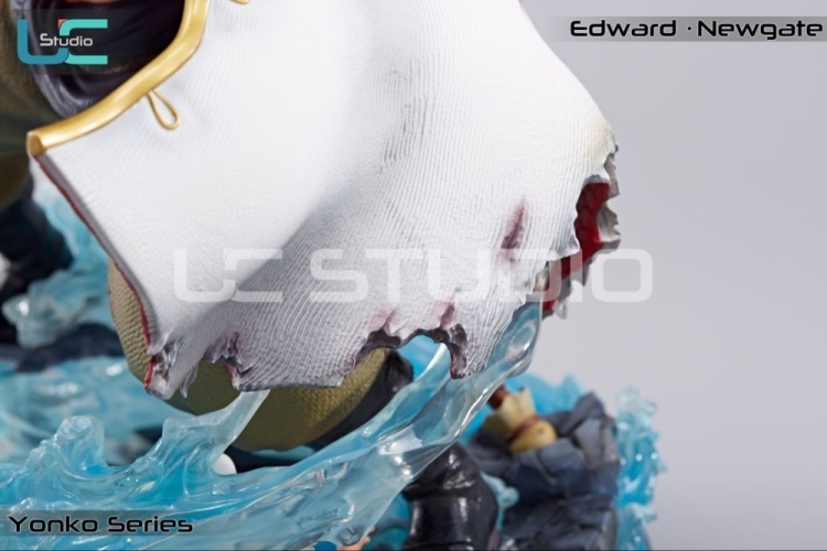 IN-STOCK UCS-Studios Whitebeard  statue