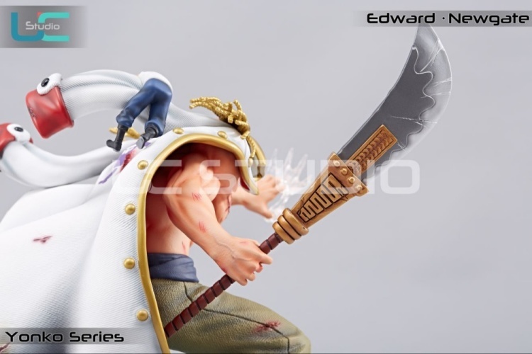 IN-STOCK UCS-Studios Whitebeard  statue