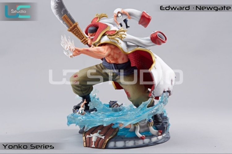 IN-STOCK UCS-Studios Whitebeard  statue