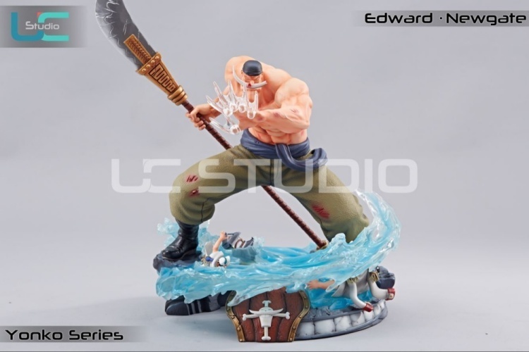 IN-STOCK UCS-Studios Whitebeard  statue