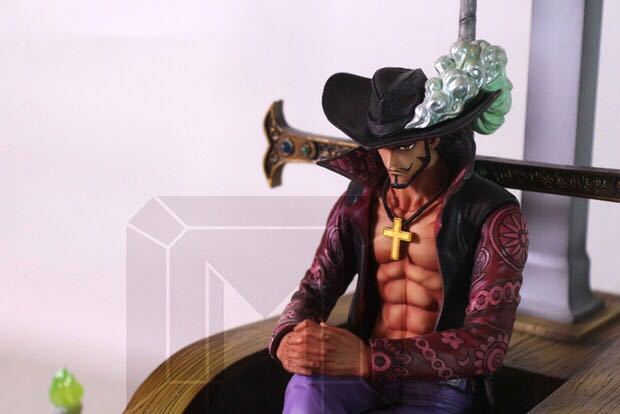 IN-STOCK  Model palace Mihawk  statue