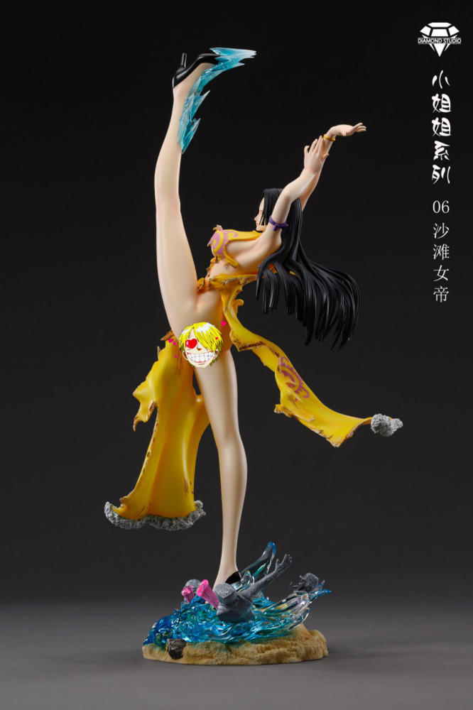 【PRE-ORDER】Diamond STUDIO ONE PIECE Beach Boa Hancock