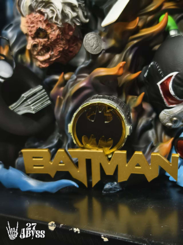 【PRE-ORDER】27abyss Studio 1:3 Batman Bust with LED