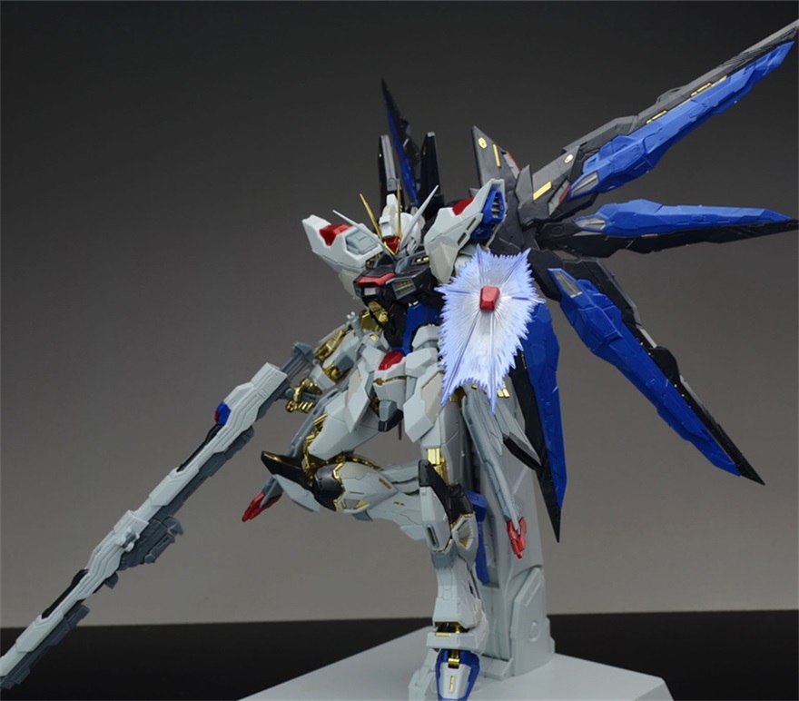 DABAN 8802 Strike Freedom Gundam With WING OF LIGHT 1/100 MG ZGMF-X20A SEED DESTINY Gundam