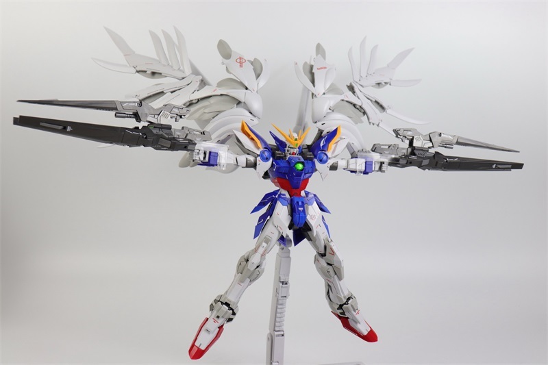 SUPERNOVA Wing Gundam Zero EW Ver. 1/100 MG XXXG-00W0 MOXIN Gundam