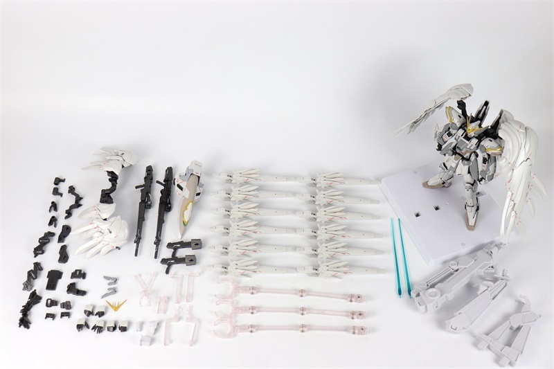 DABAN 8827 Wing Gundam Snow White Prelude 1/100 MG XXXG-00YSW Gundam