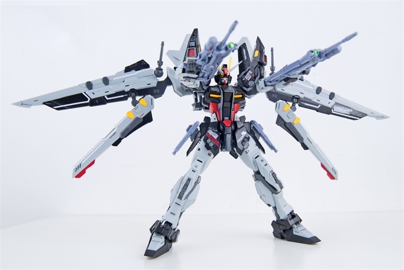 DRAGON MOMOKO Strike Noir Gundam 1/100 MG GAT-X105E+AQM/E-X09S Gundam