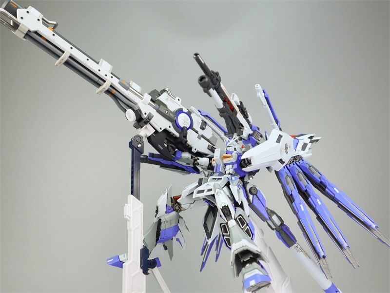 WEIHU Hi-ν Gundam Ver.YUJIAO 1/100 MG RX-93-v2