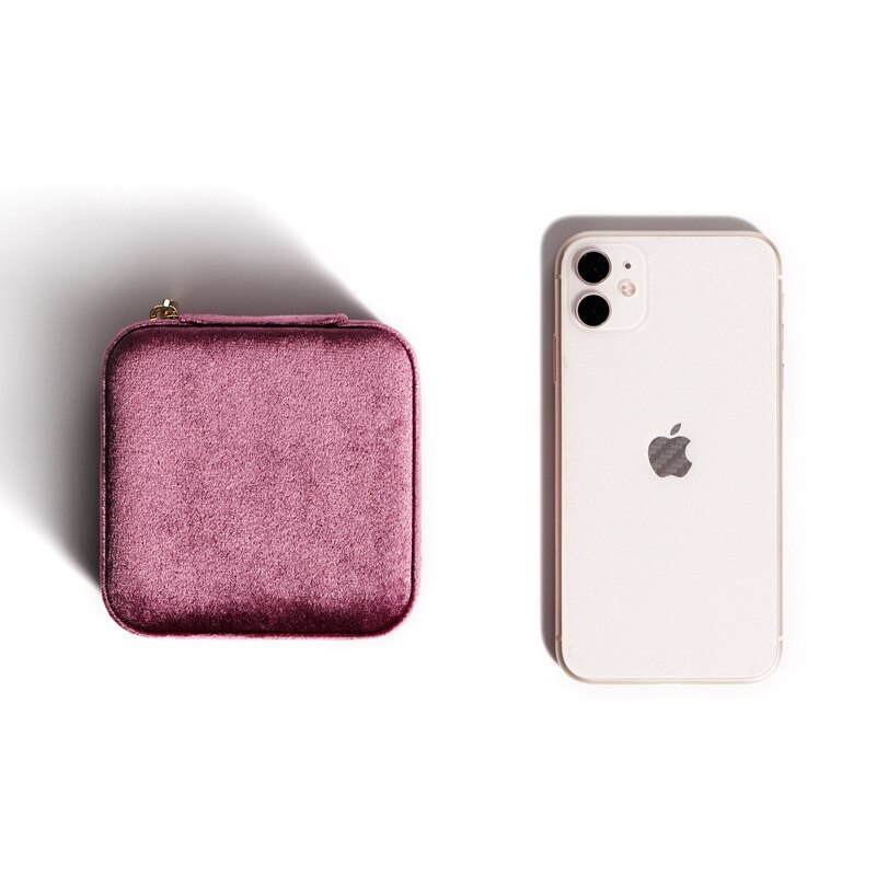 Alenvenew 2023 Flannelette Portable Travel European Necklace Velvet With Mirror Jewelry Box For Women Girls  Small