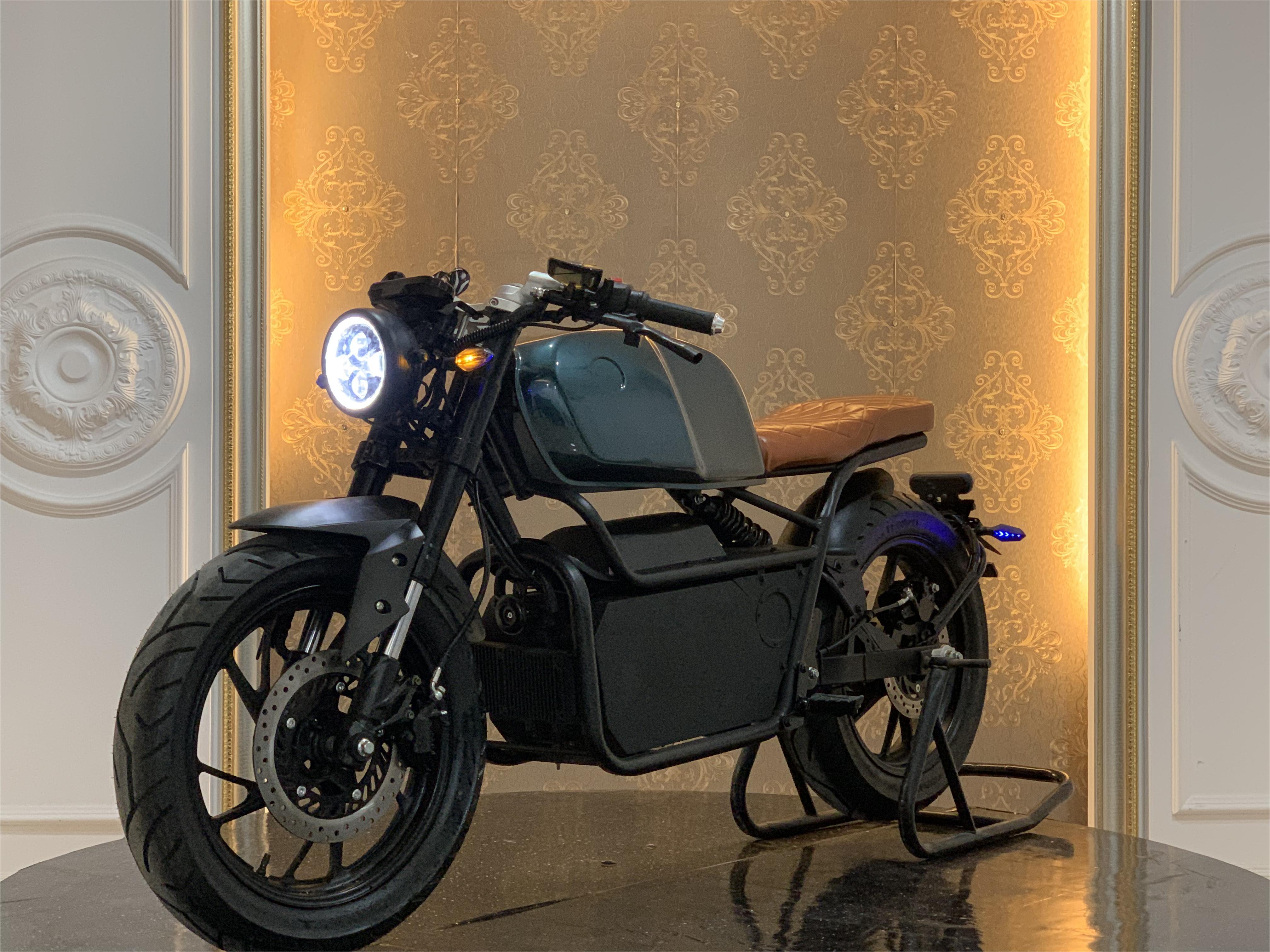 Retro cg Electirci Scooter Model Electric Motorcycle 8000W 100Ah for Adults QS06